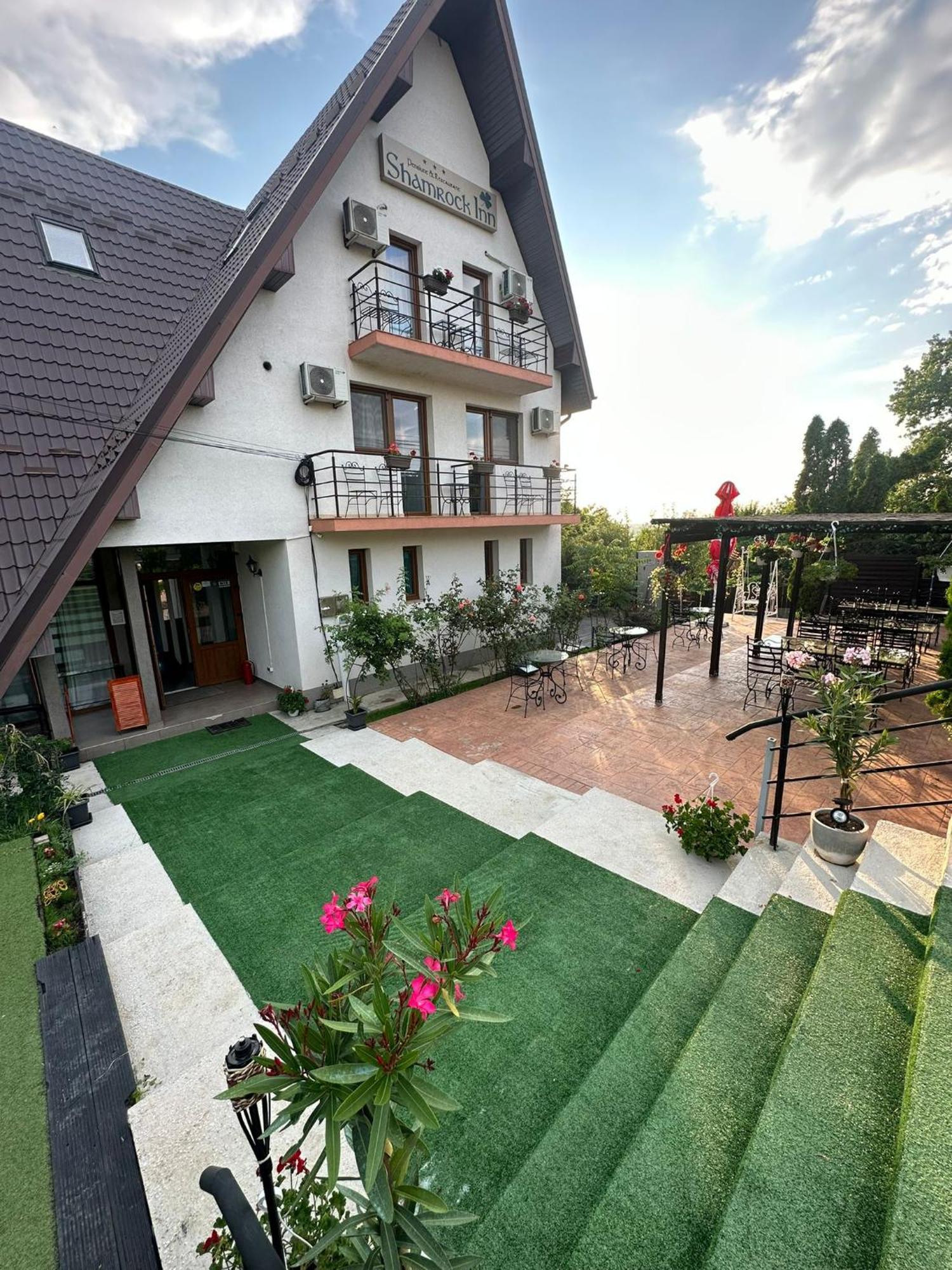 Shamrock Inn Iasi Buitenkant foto
