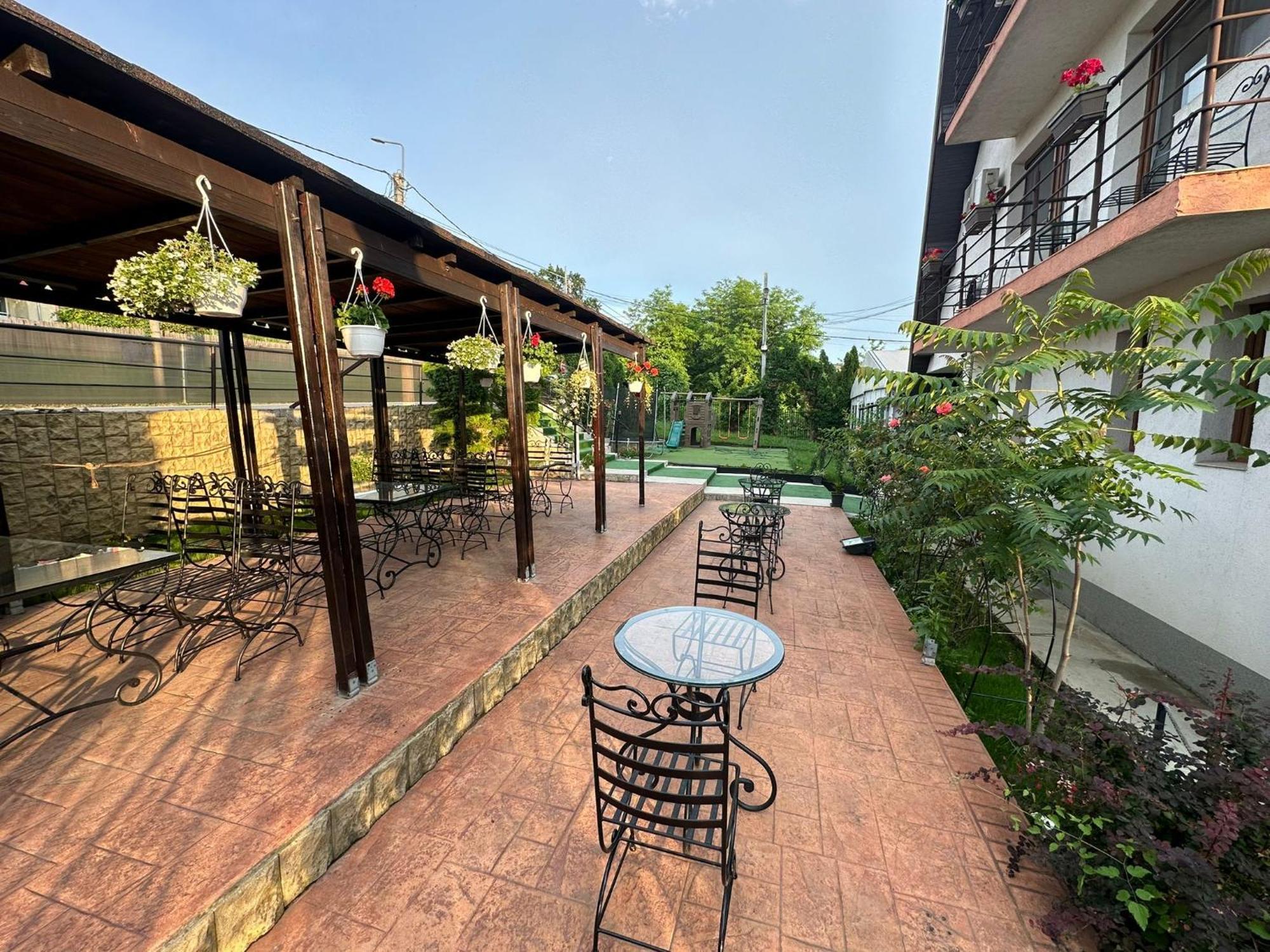 Shamrock Inn Iasi Buitenkant foto