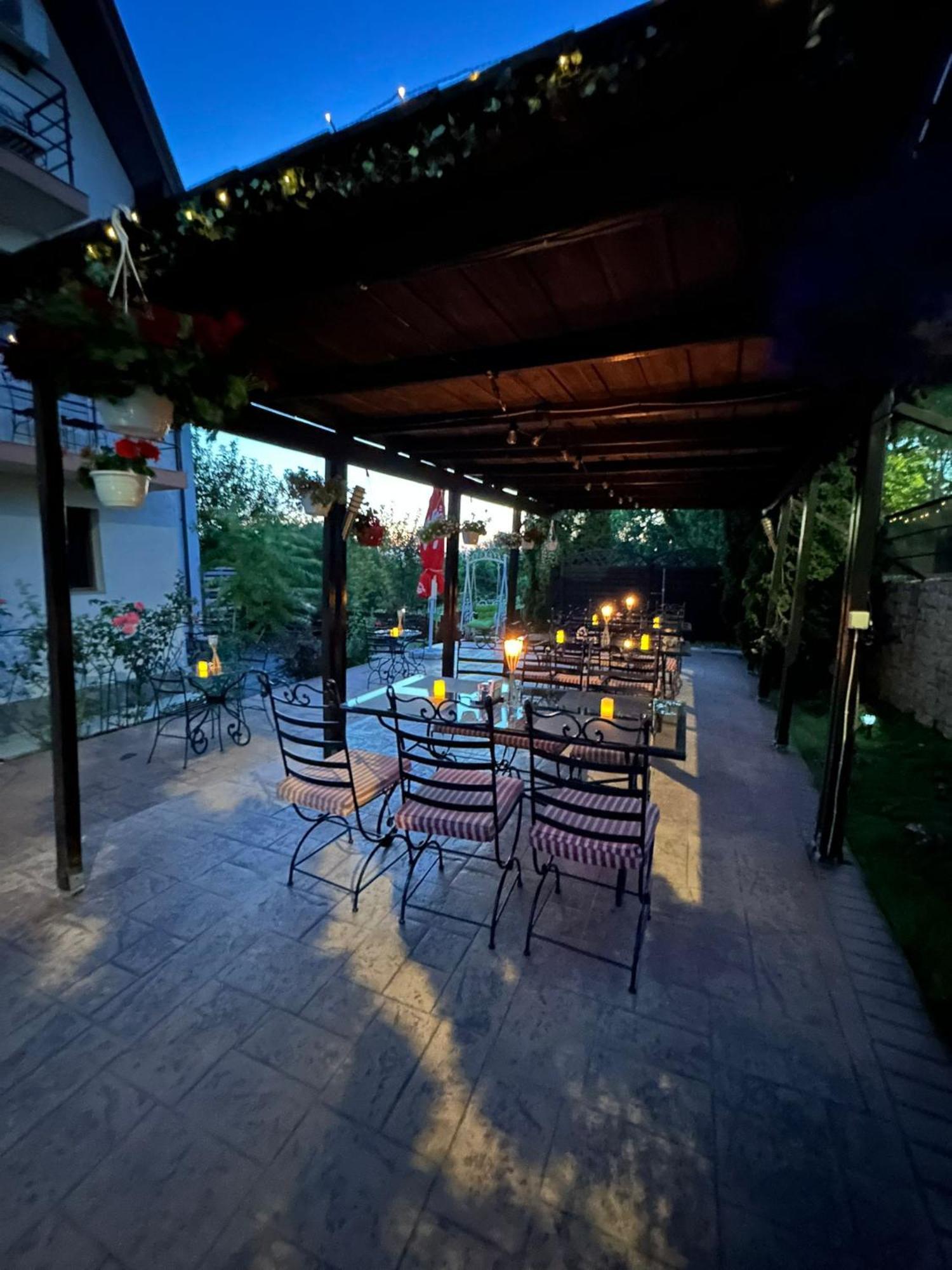 Shamrock Inn Iasi Buitenkant foto