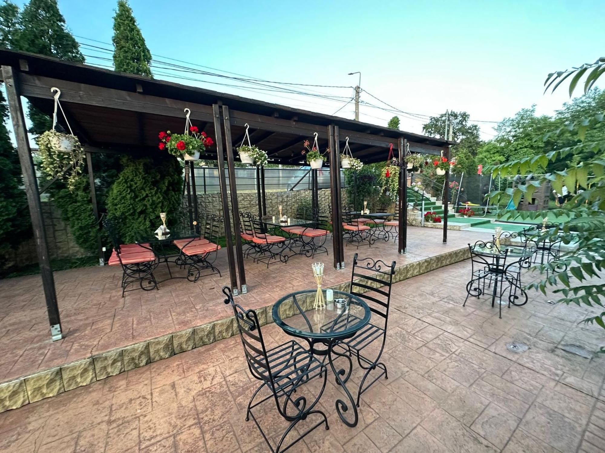 Shamrock Inn Iasi Buitenkant foto